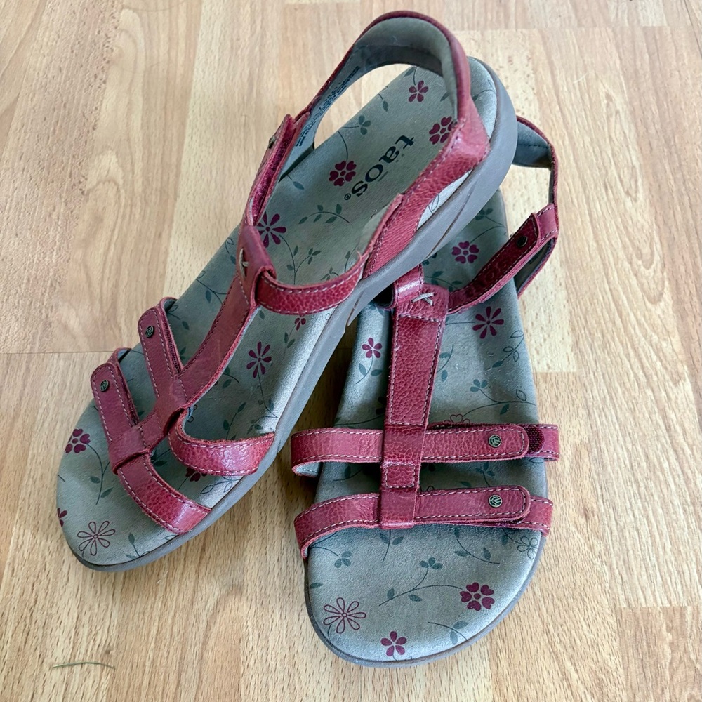 Taos Footwear Women's Red Strappy Sandals